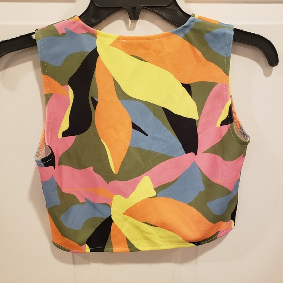 Beginning boutiique crop top - Picture 2 of 4